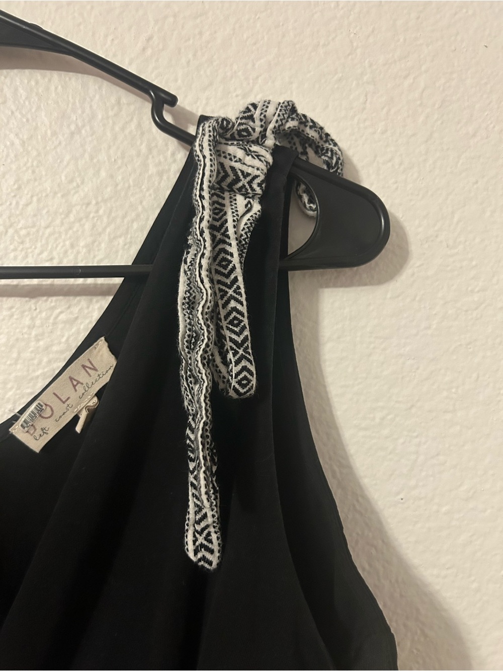Sleeveless Black & White Tie-Shoulder Peplum Top - Picture 5 of 7